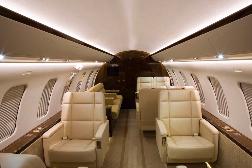 Bombardier Challenger 605 cabin